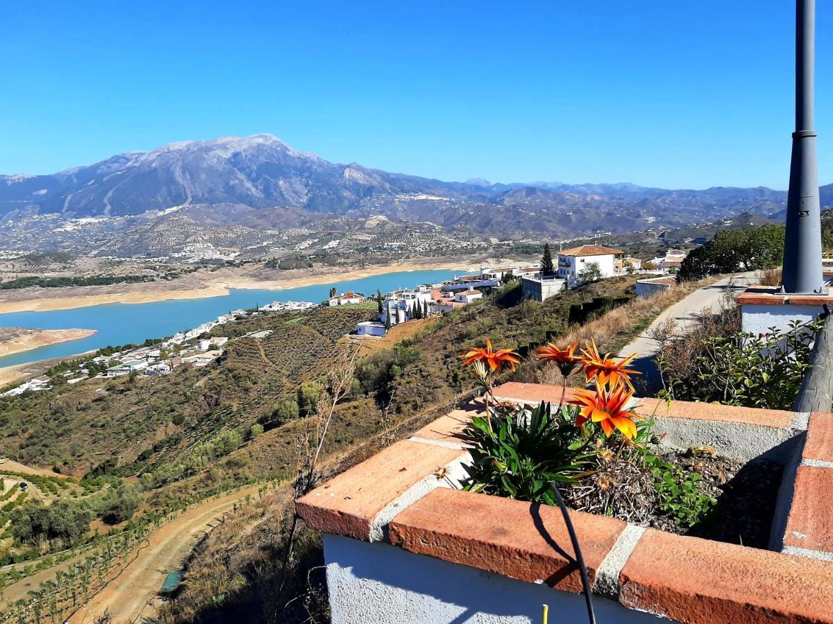 Vistas Al Lago With Private Pool Vinuela Exterior photo