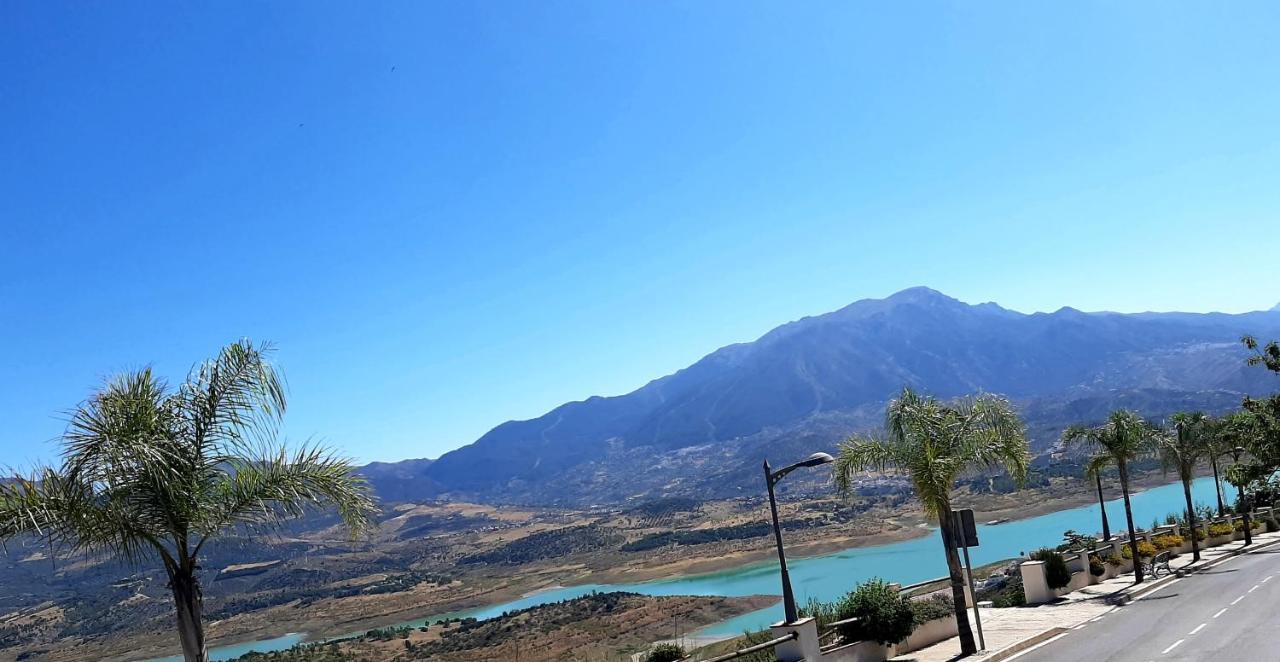 Vistas Al Lago With Private Pool Vinuela Exterior photo