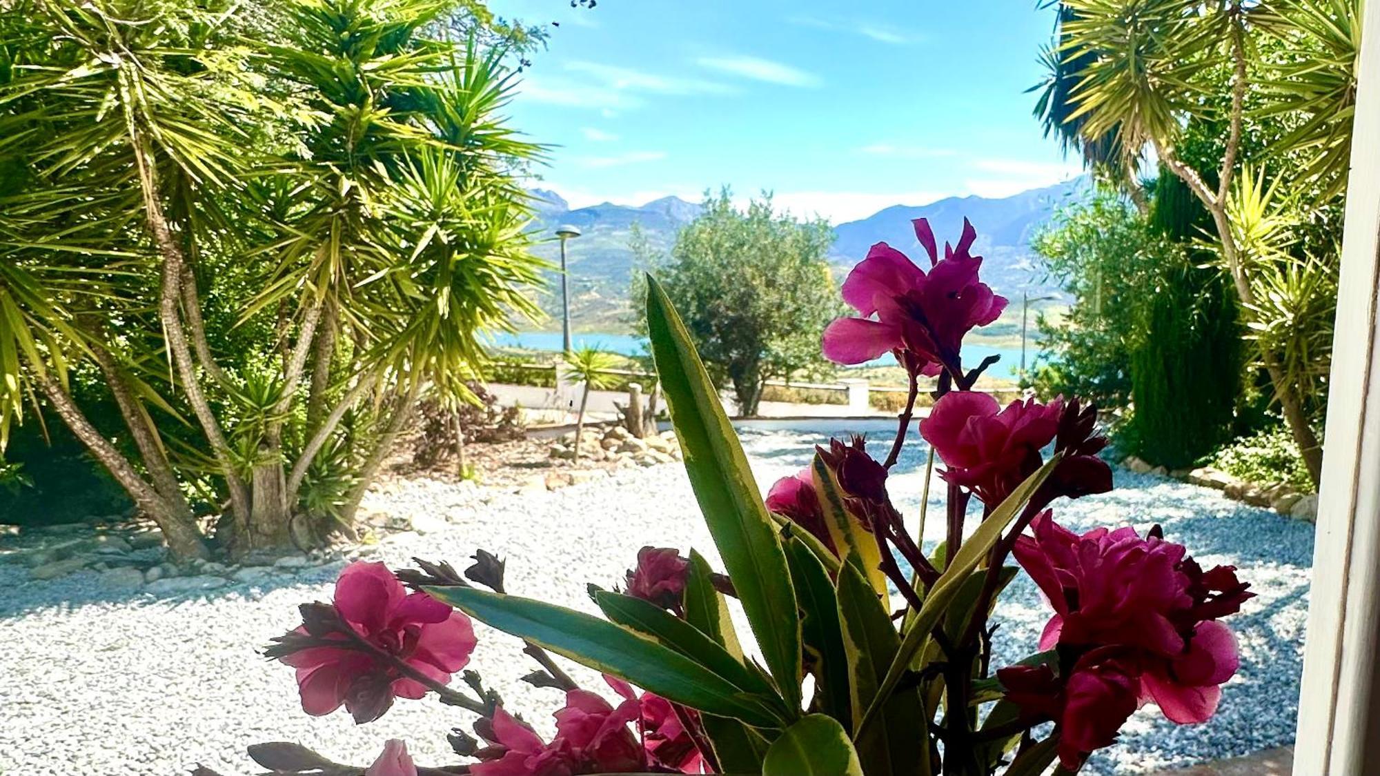 Vistas Al Lago With Private Pool Vinuela Exterior photo